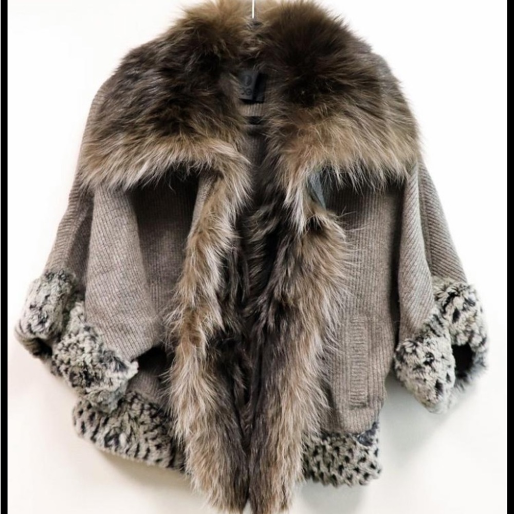 Goes Fur sweater Unsure if fox 🦊 or rabbit 🐇‎
